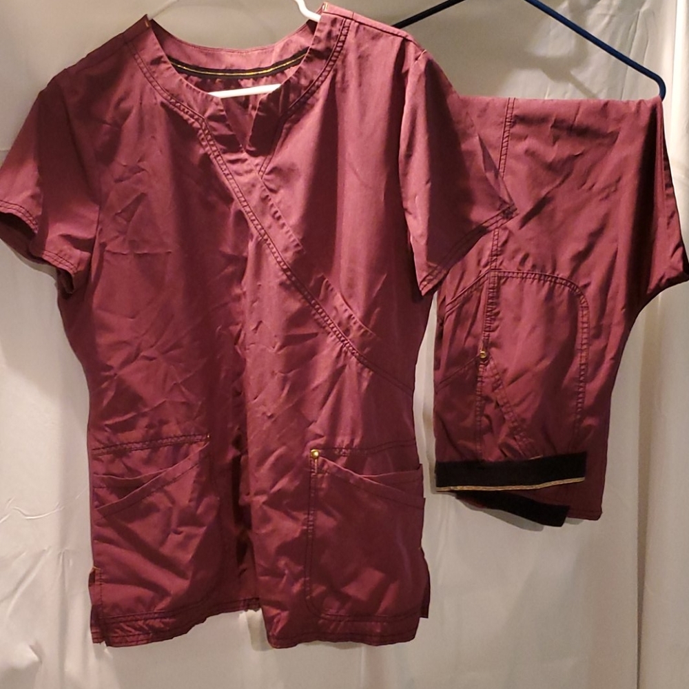 Scrub set